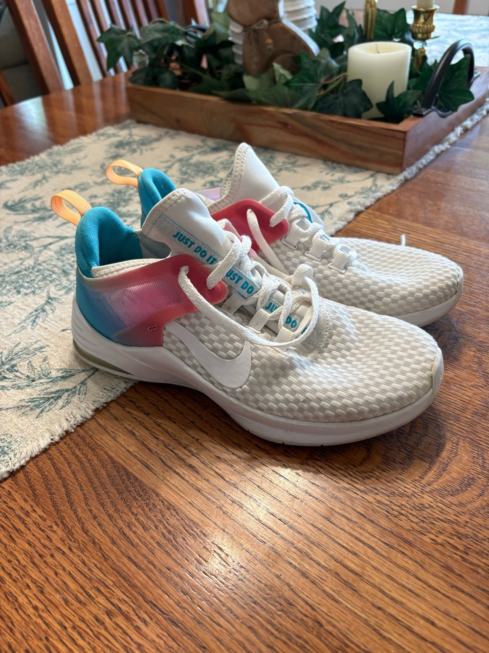 EUC Nike Air Max Bella TR 2 6.5